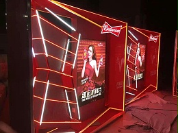 现在展示柜厂家要注意产品环保