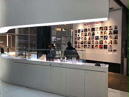 对于定制烤漆展柜咱们应该如何保养