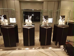三种成都展柜定制色彩的搭配方式
