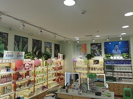 展示柜定制对店铺的重要意义