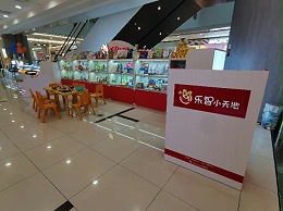根据什么来选择展示柜厂家
