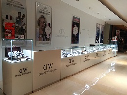 在设计上展示柜定制的一致性