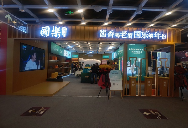 成都烤漆展柜生产厂家